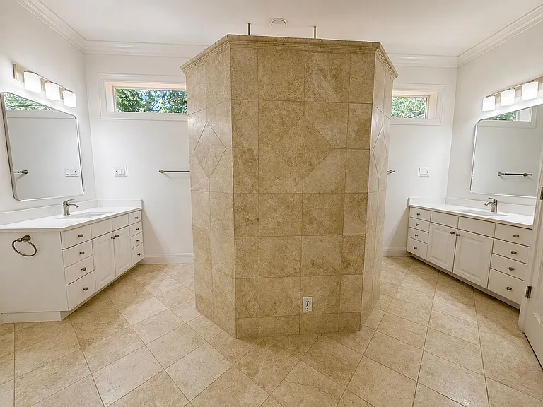 804 E Dean Keeton St — Photo 15