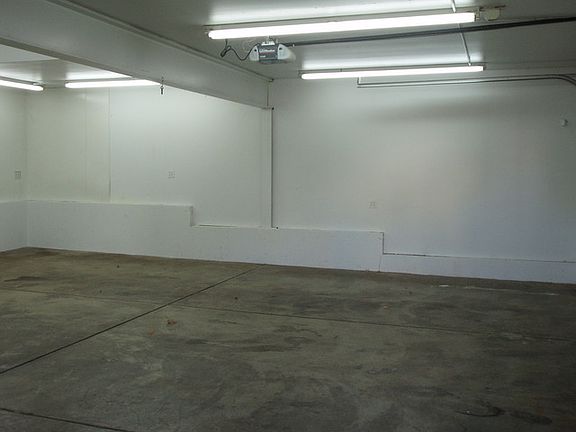 4th image of 330 Lakeview Dr