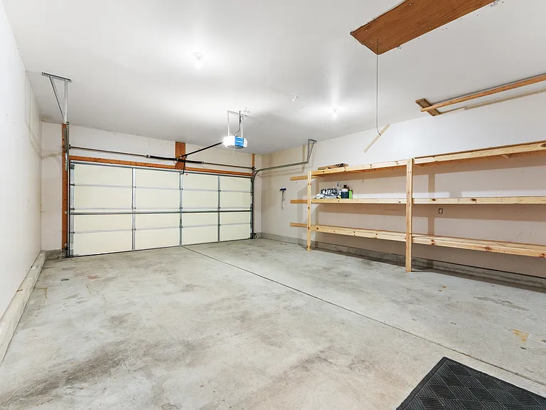 10334 Nelson St — Photo 32