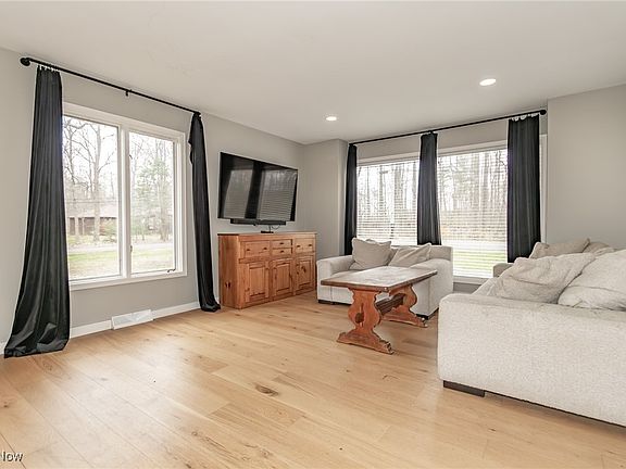 5th image of 219 Wintergreen Hill Dr