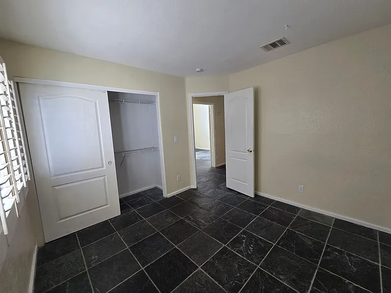 2417 Bloomington Dr — Photo 12
