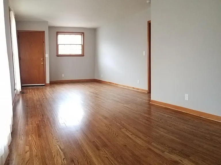 4894 Lynn Dr — Photo 3