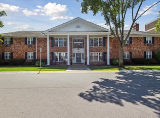 555 Townsend St APT 201, Birmingham, MI 48009