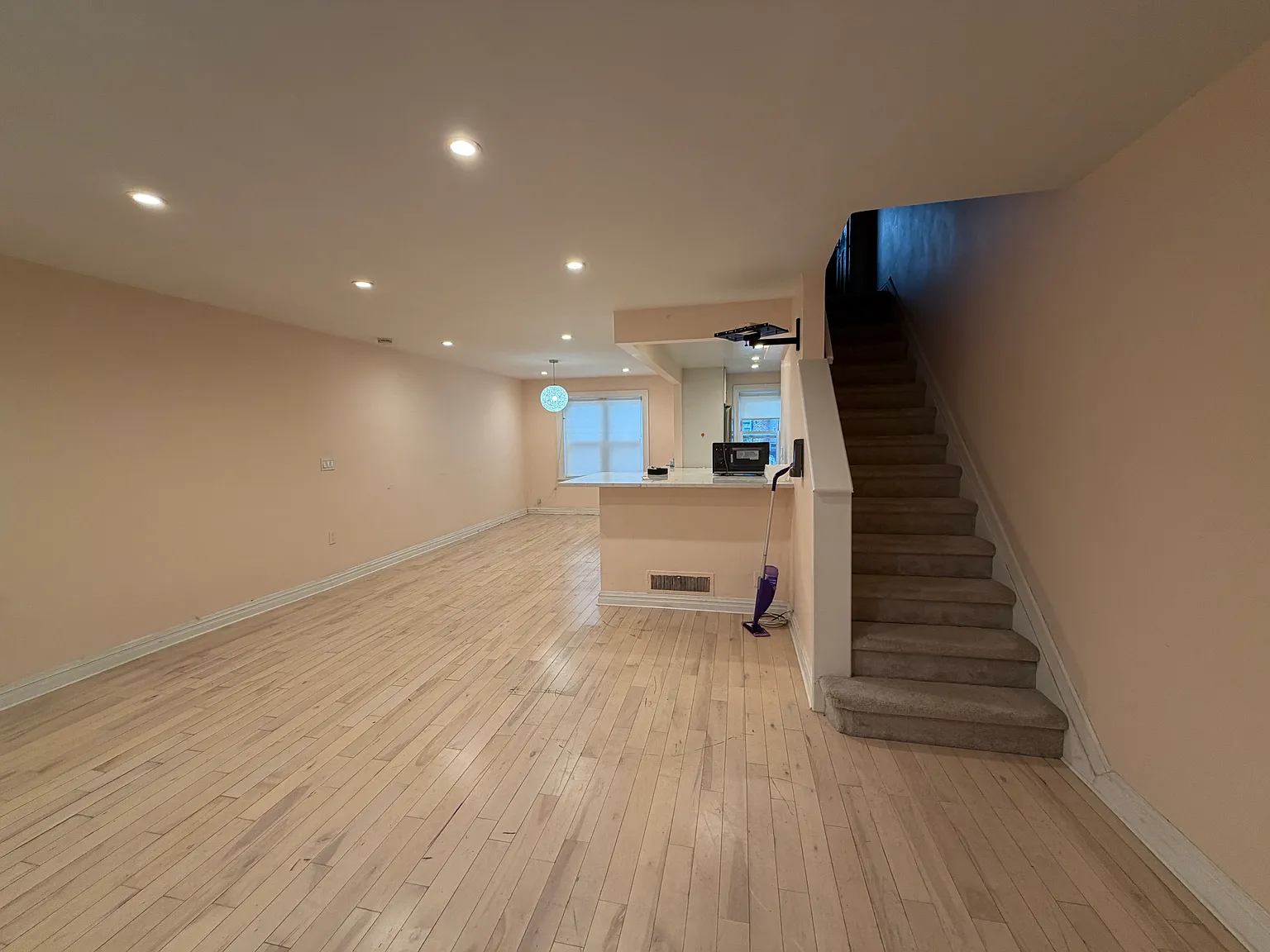 3 bed, 1152 sqft, $3,500 — Photo 2