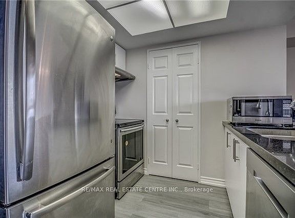 4th image of 285 Enfield Pl #1908