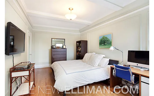 Sold by Douglas Elliman | media 22