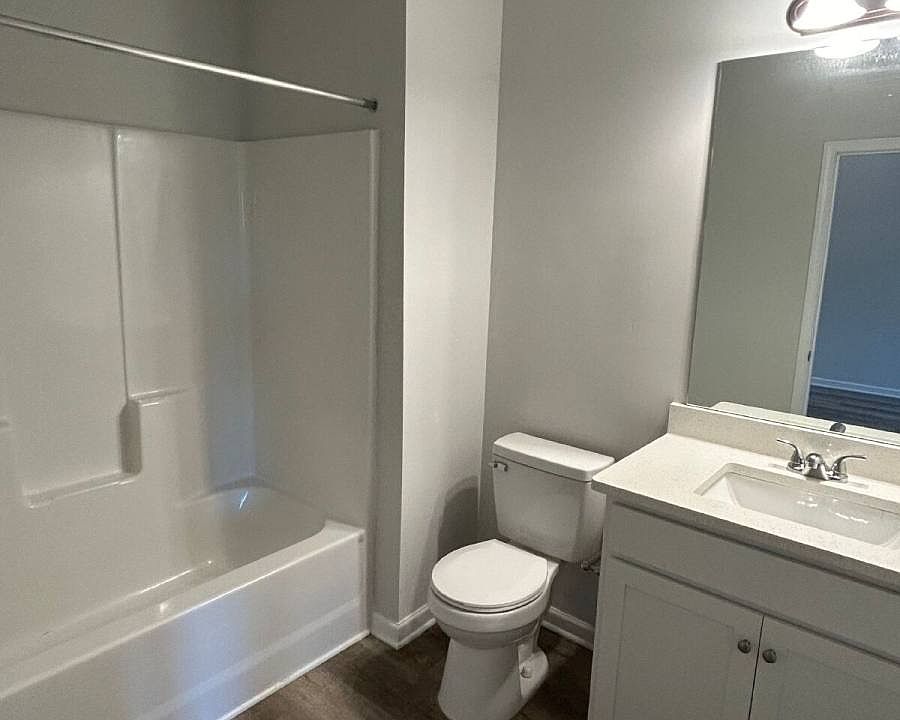 1st image of 219 Oakwood Dr NW