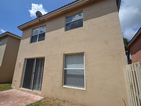 2nd image of 4294 Lake Lucerne Cir
