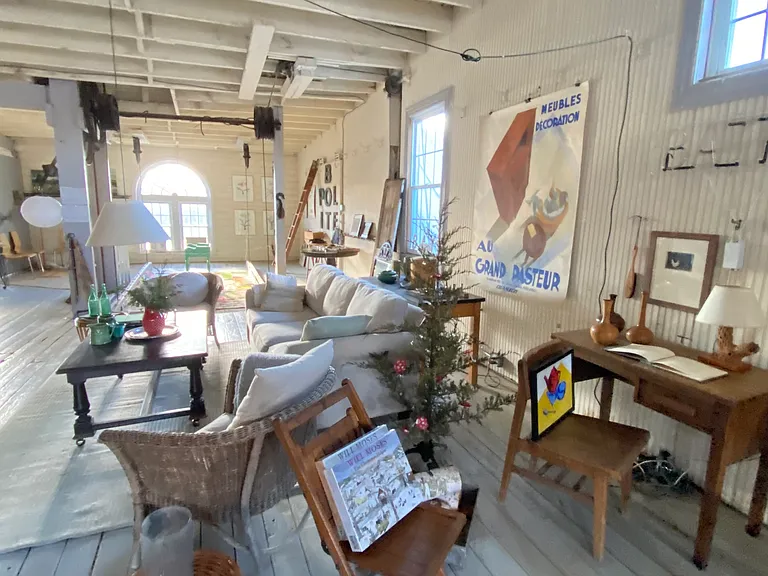 705-707 Cherry Aly — Photo 3