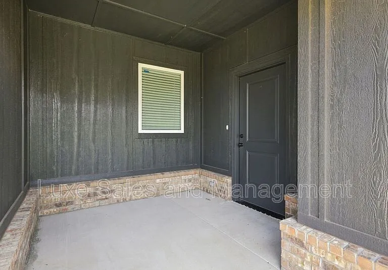 8012 NW 110th Dr — Photo 3