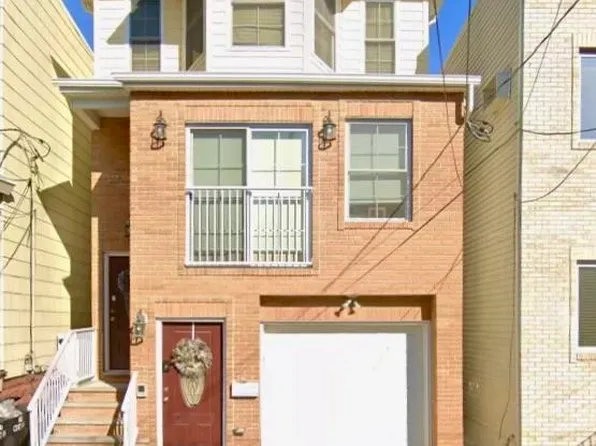 19 New St, Bayonne, NJ 07002