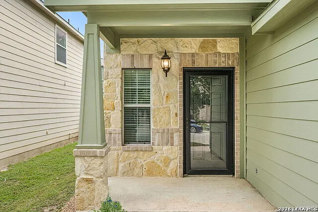 4 bed, 3.0 bath, 2044 sqft, $2,080 — Photo 3