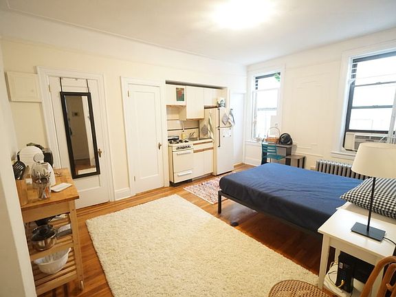 4th image of 552 11th St #4A