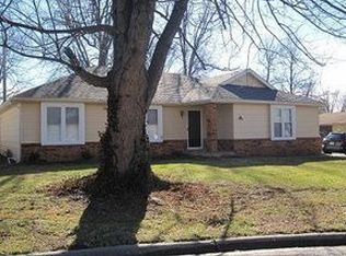 1332 W Meadowbrook Cir, Springfield, MO 65807