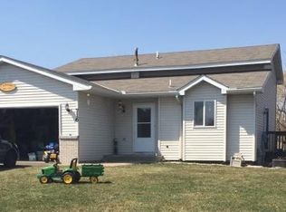 716 Joes Lake Rd SE, Cambridge, MN 55008