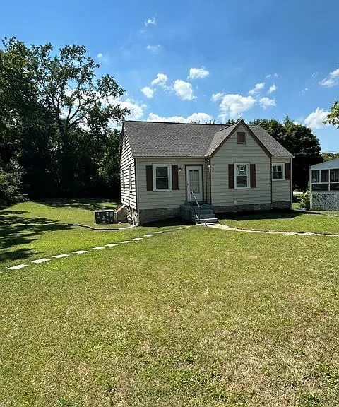 2911 Dobbs Ave — Photo 3