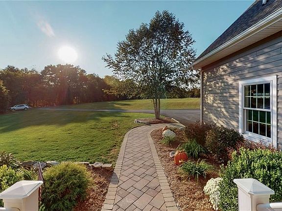 5th image of 13 James Crowell Ln