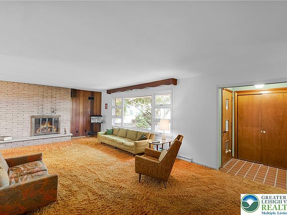 2nd image of 4210 Locust Dr
