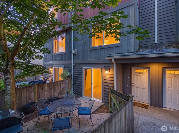 935 N 97th Street #B, Seattle, WA 98103