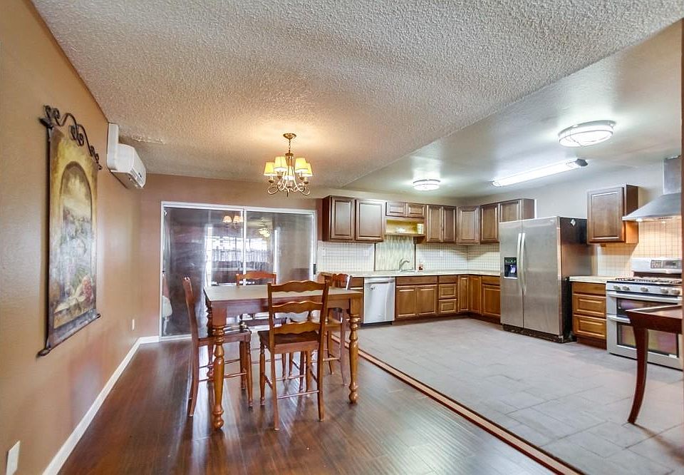 2nd image of 1233 Elkelton Blvd