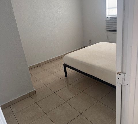 4th image of 120 NE 60th St #A-1