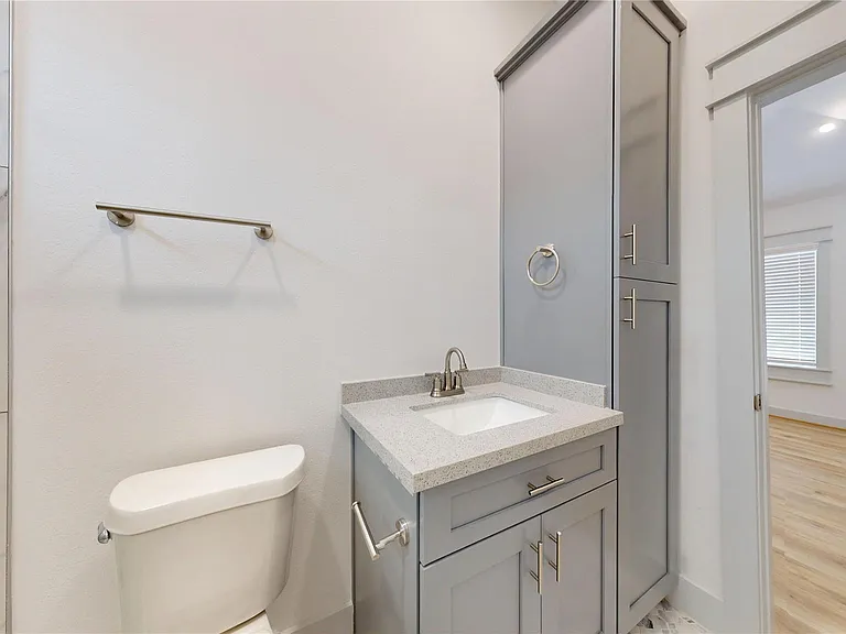 4305 Rogers St — Photo 37