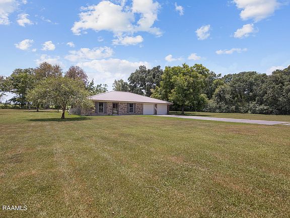 2nd image of 2834 Green Briar Ln