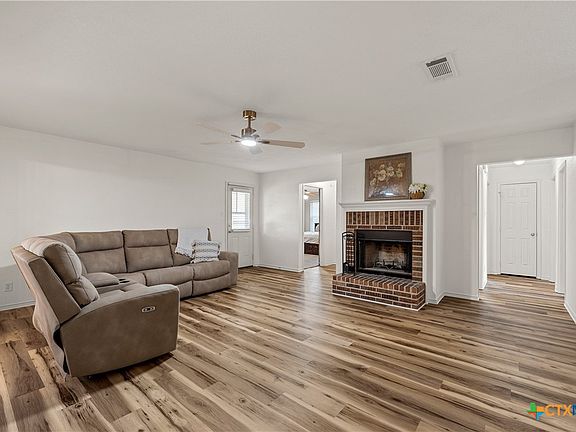 4th image of 4912 Stonehaven Dr