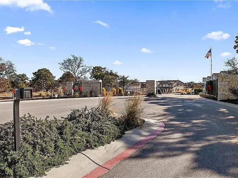 2121 Local Rebel Loop — Photo 23