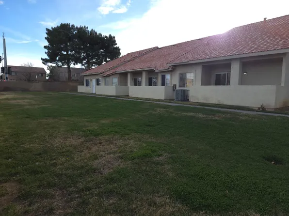 1642 Gardenia Ct APT B, Lancaster, CA 93535