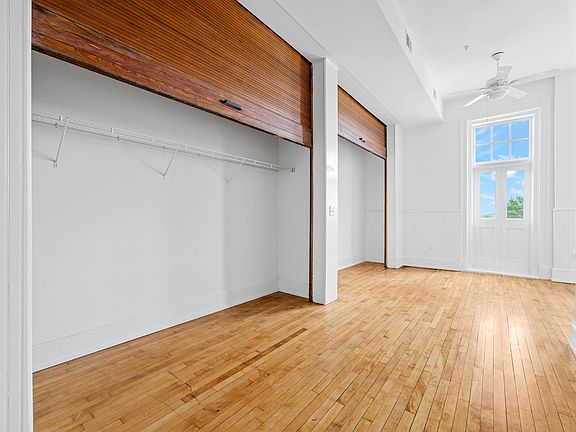 4th image of 900 Saint James St #303
