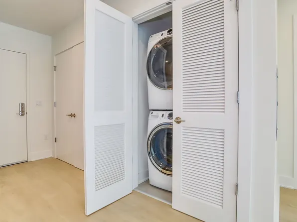 303 Madison Street image 19 of 24