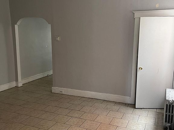 2nd image of 6020 Greenway Ave