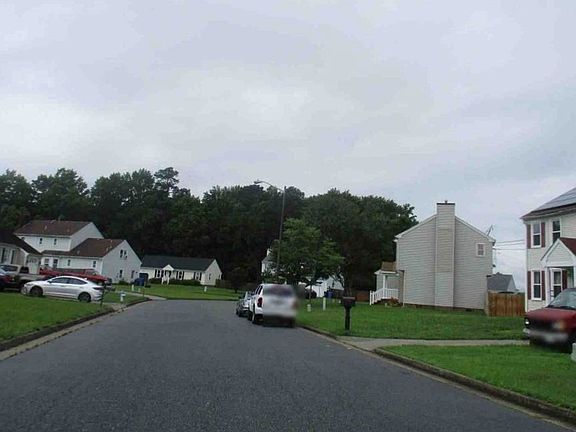 Exterior Neighborhood (street photo)