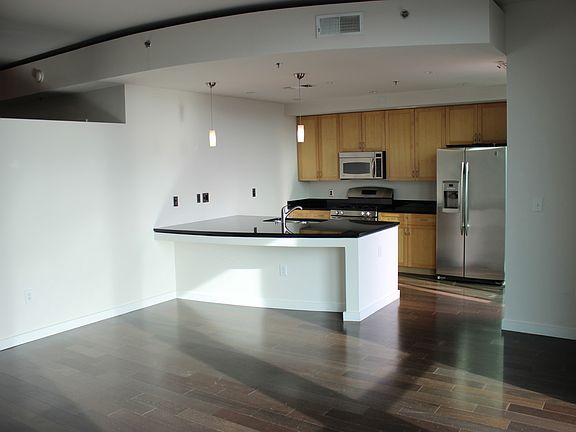 4th image of 900 20th Ave S APT 1004