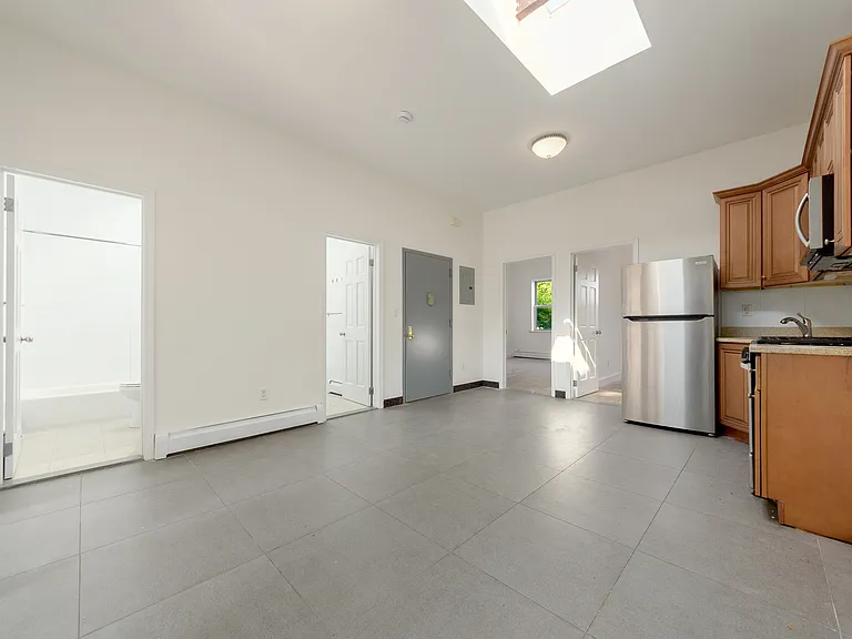 906 Willoughby Ave #2 — Photo 4