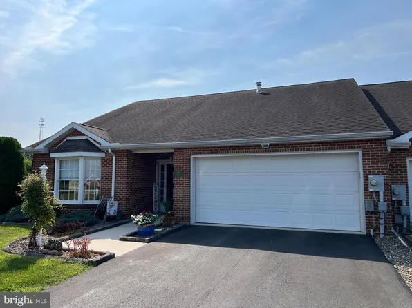 438 Moss Spring Ave, Greencastle, PA 17225