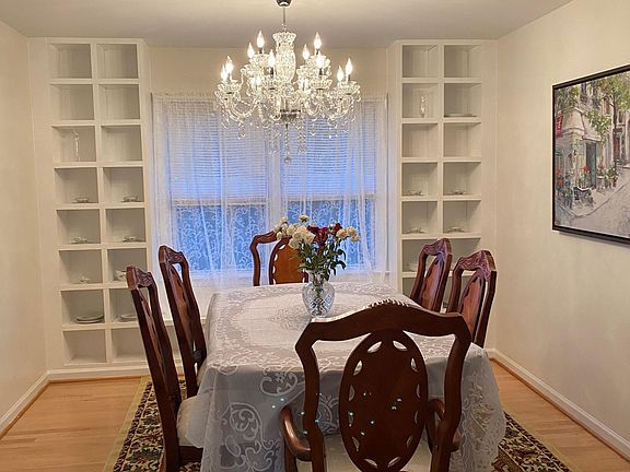 3rd image of 813 Severn Dr