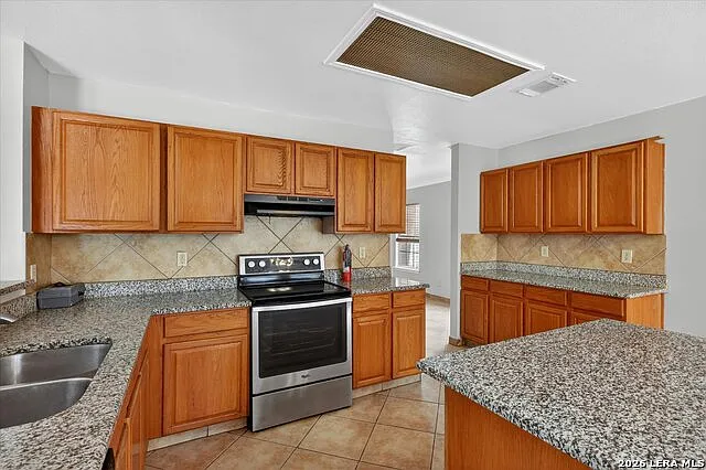 22023 Legend Point Dr — Photo 16