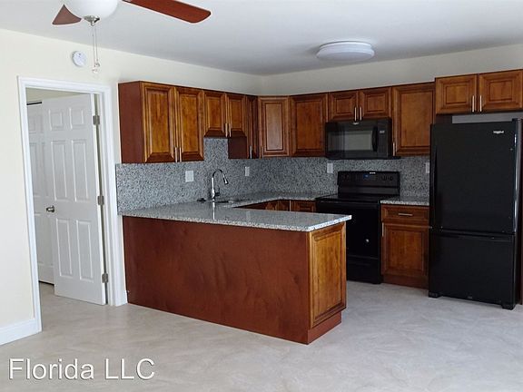 3rd image of 2217 NE 2nd St APT 13