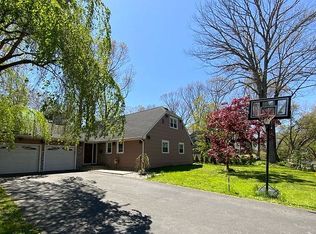 10 Camelot Dr, East Brunswick, NJ 08816
