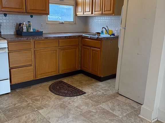 5th image of 28 Herman St #2