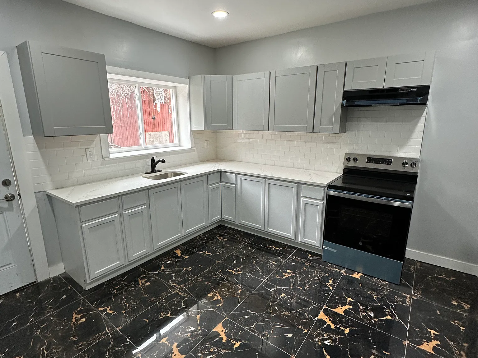 4 bed, 1.5 bath, $3,300 — Photo 2