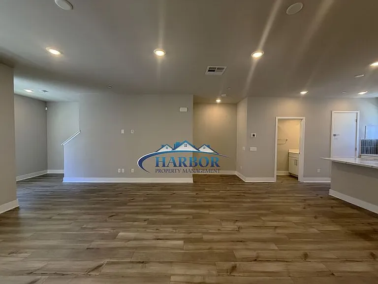 1492 W Sunrise Ln — Photo 6