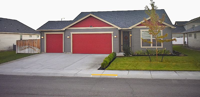 1st image of 909 Rocky Ave NE