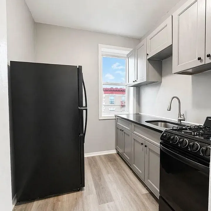 233 Littleton Ave #12A
