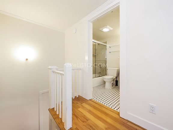 5th image of 1657 Oak St