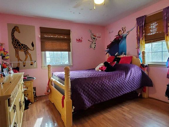 3rd image of 125 Elm St