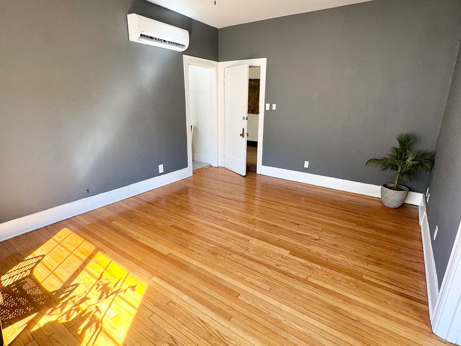 1758 Winona Blvd — Photo 4