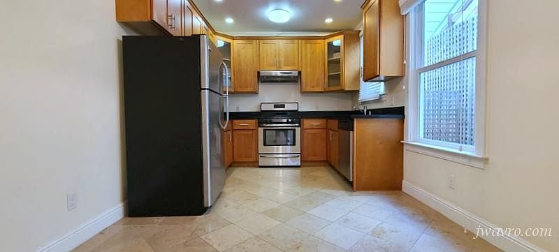 1st image of 1346 16th Ave #1